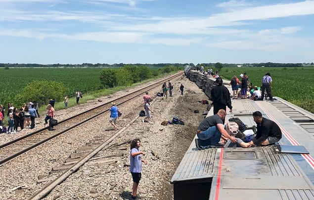 美密苏里州一列车与卡车相撞后脱轨，已致3死50伤