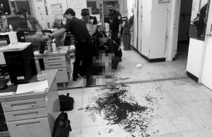 社会|新竹一男带土制炸弹冲派出所内引爆，右手遭炸断