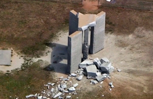 美国佐治亚州地标性建筑“佐治亚巨石阵”被炸毁