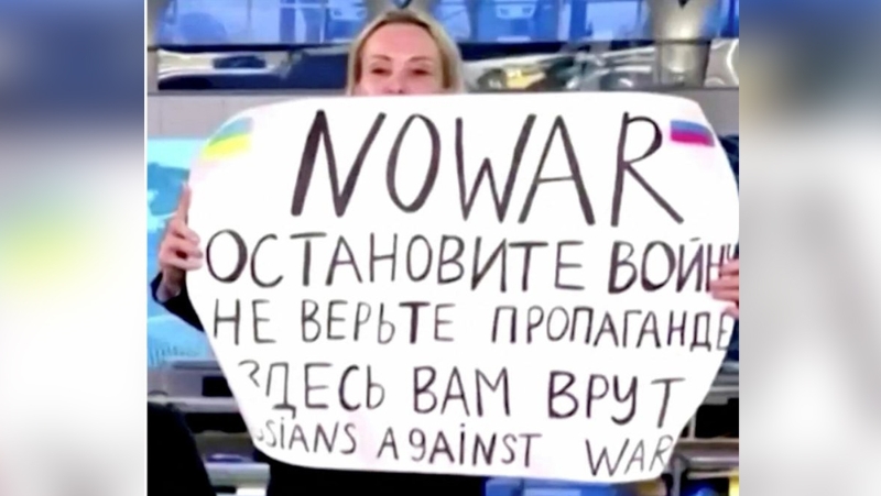 奥斯雅尼可娃曾闯新闻直播间举反战标语。