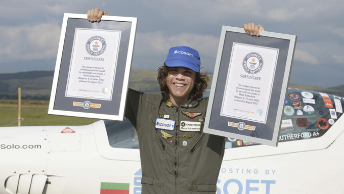 比利时17岁少年创独驾飞机环球最年轻纪录。 AP