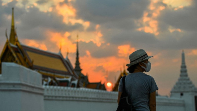 泰國擬下月起取消所有遊客入境限制，毋須接種及檢測。路透資料圖
