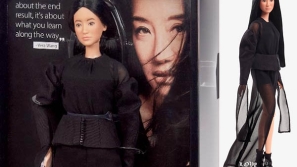 73岁王薇薇封“Barbie女性榜样”，未P图真样网上疯传