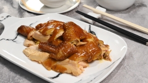 食谱 | 人气名厨叶世昌教煮玫瑰豉油鸡，嫩滑入味富酒香