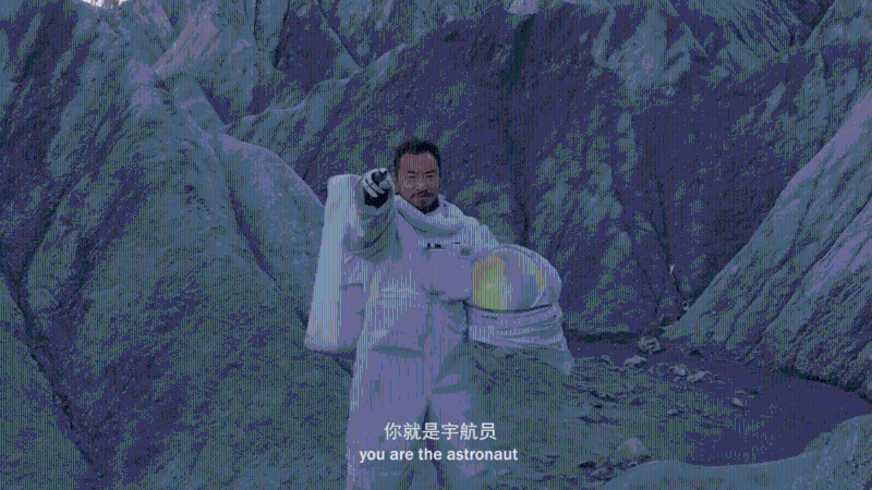 降澤多吉以太空人的形象介紹墨石公園。