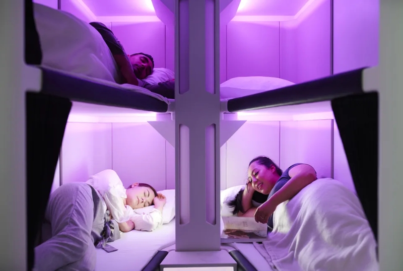 新西兰航空明年推新服务舒眠舱（Skynest），即使经济舱乘客也可有机躺平休息。 （新西兰航空）