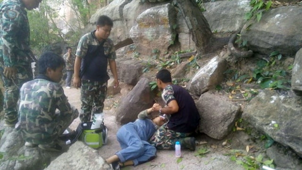 怀孕女子被推下崖后获救