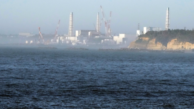从福岛请户渔港望向福岛第一核电站，摄于8月24日首次排放核污水当天。