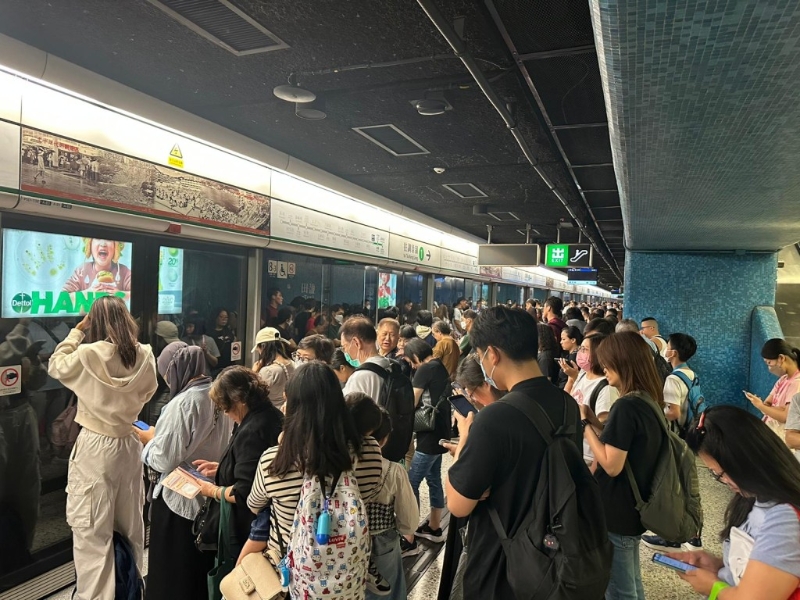 蓝田站往调景岭的列车需等待超过10分钟。