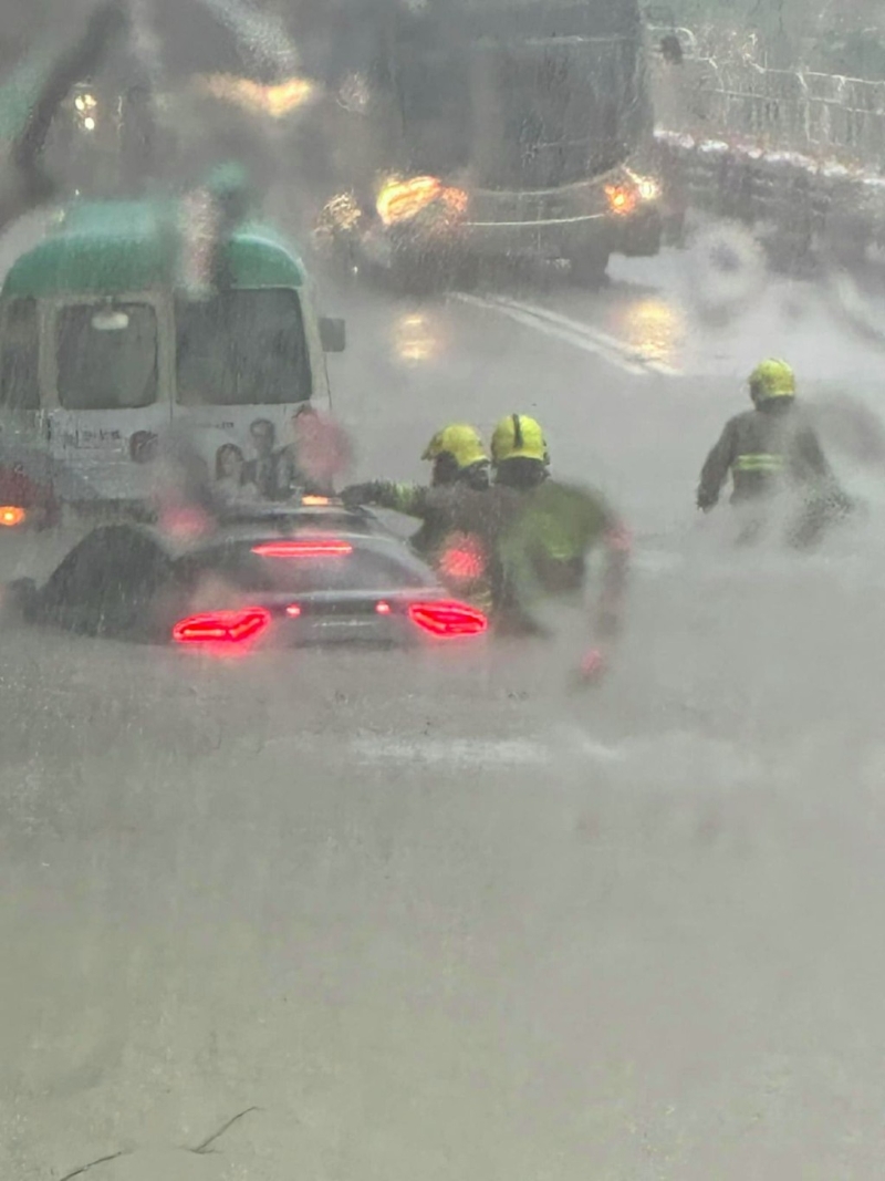 香港今早（11日）局部地区再受大雨影响