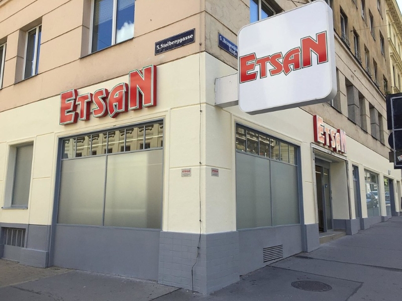 他旗下的奥地利连锁超市品牌ESTSAN，截至2021年有31家分店，财富不容小觑。 （网络图片）