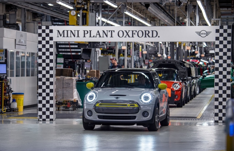 宝马集团11日官宣，将投资超过6亿英镑扩建现有的英国Oxford牛津厂房，以转型全力生产品牌的电动车系。