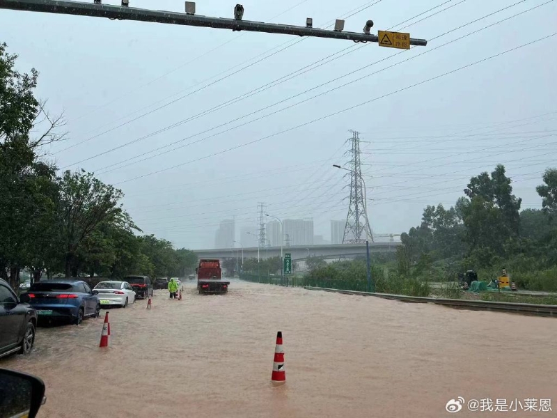暴雨不停，广东不少地方水浸。