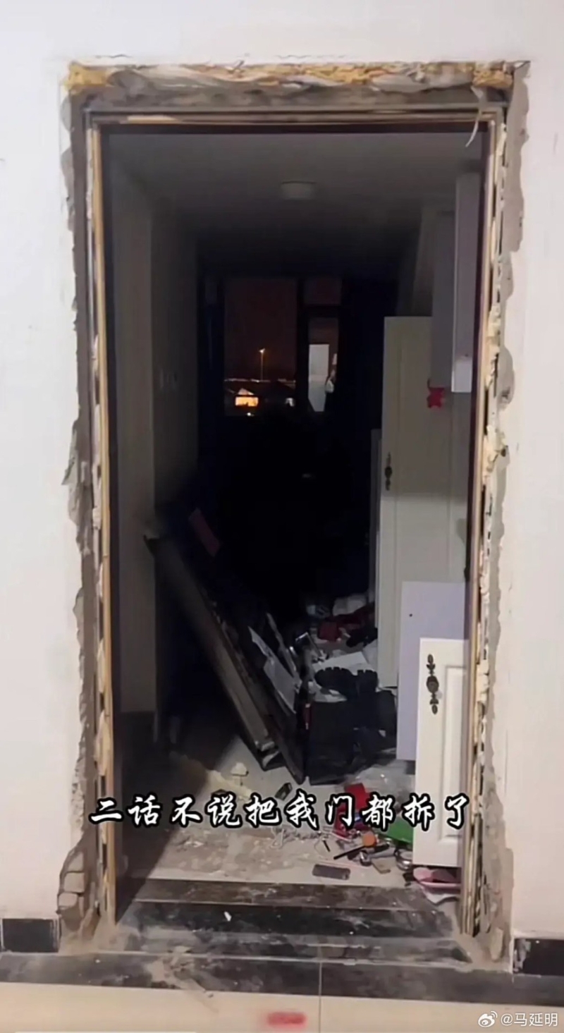 石班瑜工作室大门都被拆掉。