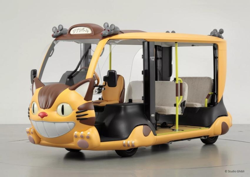 电动猫巴士可承载6位乘客，除了车头，顶部老鼠及毛茸茸座椅均按照动画特征来设计。