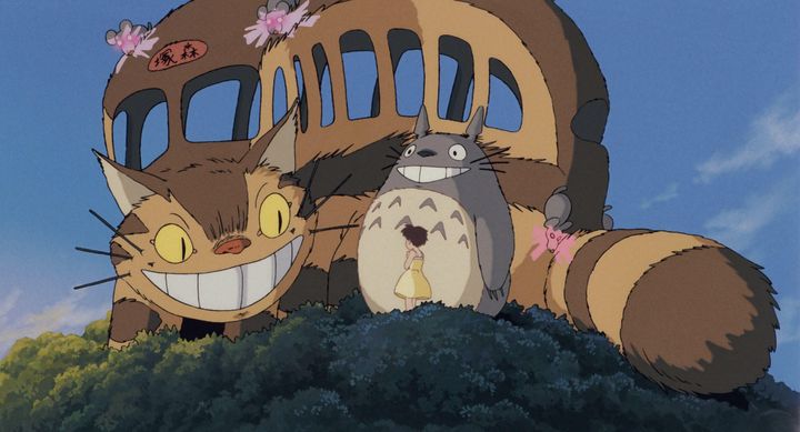 如没有看过《龙猫》，动画中的猫巴士是这个样子。
