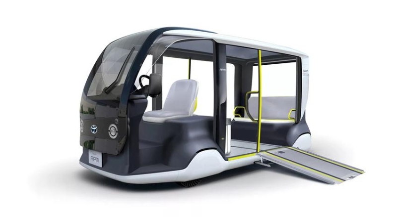 电动猫巴士是以丰田APM电动车为基础改造而成，其中有方便轮椅上落的低地台设计。