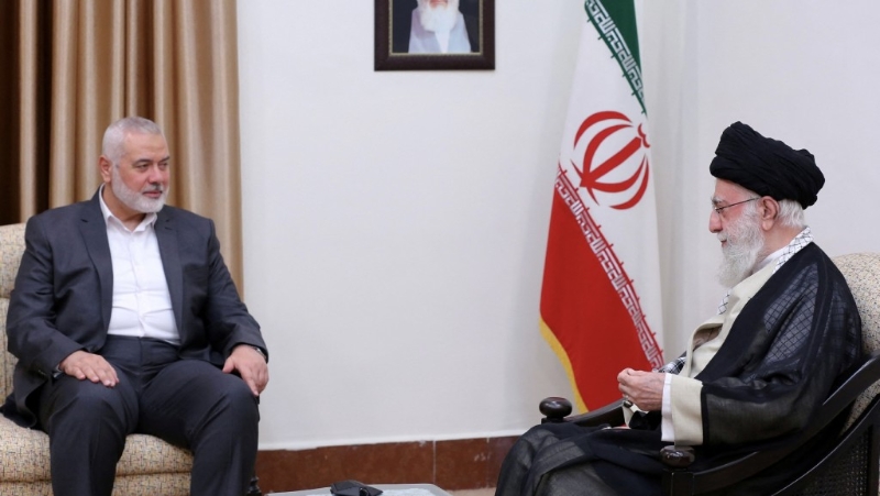 2023年6月，伊朗最高领袖哈梅内伊在德黑兰接见哈马斯领袖哈尼亚。 路透社