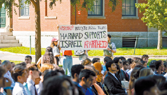 以巴新一轮激烈冲突不仅掀动全球局势，也令美国校园的内部对立更加激化。 Harvard Crimson图片
