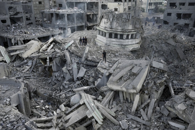 加沙连日遭以色列空袭，大量建筑物被摧毁。