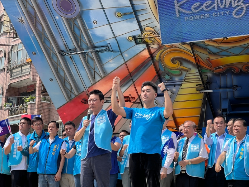 赵少康（图左）出席联合竞选总部成立活动