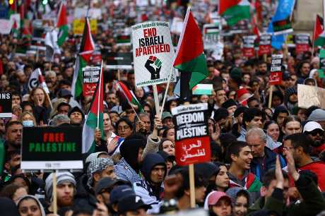 伦敦周六有民众示威集会，声援加沙巴勒斯坦人。 路透社