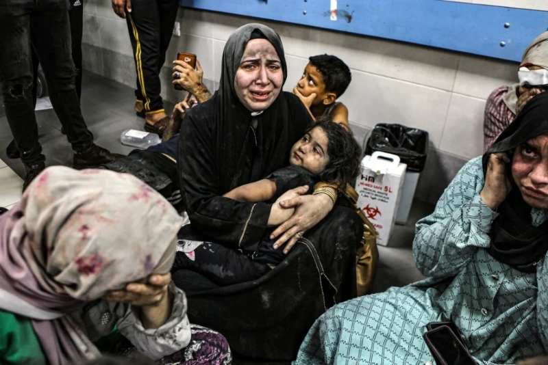 加沙城希法医院里的受伤巴勒斯坦人。 美联社