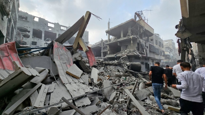 加沙无数建筑物遭以色列空袭击中