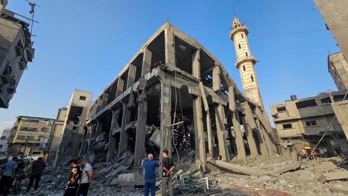 ▲加沙无数建筑物遭以色列空袭击中。路透社