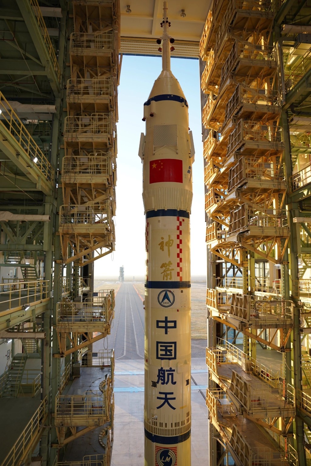 神舟十七号与中国空间站成功交会对接，航天员进驻天和核心舱 - 星岛环球网