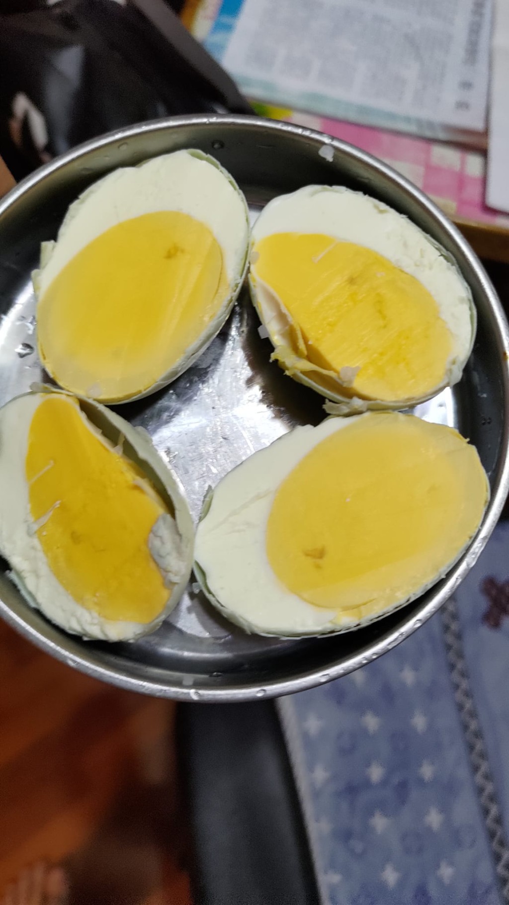 咸鸭蛋换个做法，蛋黄起沙还流油，好吃！