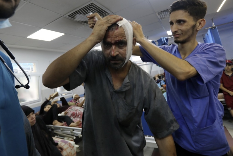 加沙多名平民在以军空袭中受伤。美联社