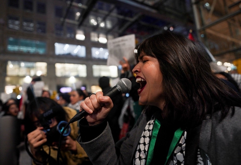 示威者抗议纽时的报道偏颇以色列。路透社