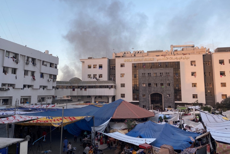 以军今指出，若发现哈玛斯向加沙走廊医院开火，他们将击杀这些武装分子。 图为遭军火攻击的希法医院（Al-Shifa Hospital）。 路透社