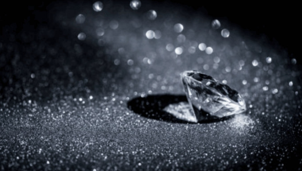 全球钻石价格暴跌,今年最多跌35%,生产商罕削供应救亡,短线终见反弹 全球钻石价格暴跌,今年最多跌35%,生产商罕削供应救亡,短线终见反弹