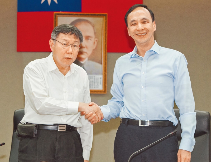 蓝白是否能合作备受外界关注。图为民众党主席柯文哲(左)与国民党主席朱立伦(右)。 蓝白是否能合作备受外界关注。图为民众党主席柯文哲(左)与国民党主席朱立伦(右)。
