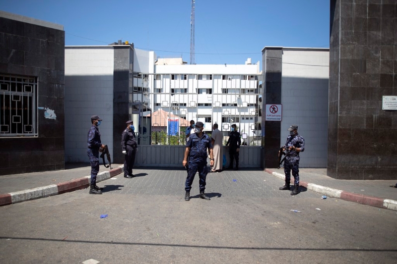 2020年，加沙希法医院之外有武装人把守，以色列认为，这些就是哈马斯成员。美联社