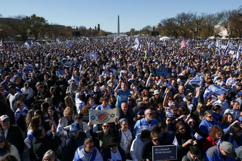11月14日，在华盛顿国家广场，示威者聚集在一起，抗议反犹太主义。图源：外媒