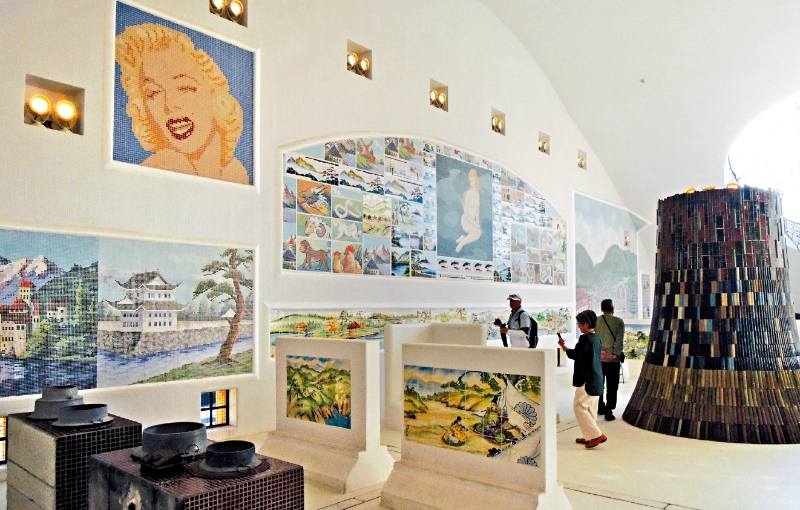 在博物馆4楼可看到由藤森照信精心挑选的马赛克瓷砖艺作。