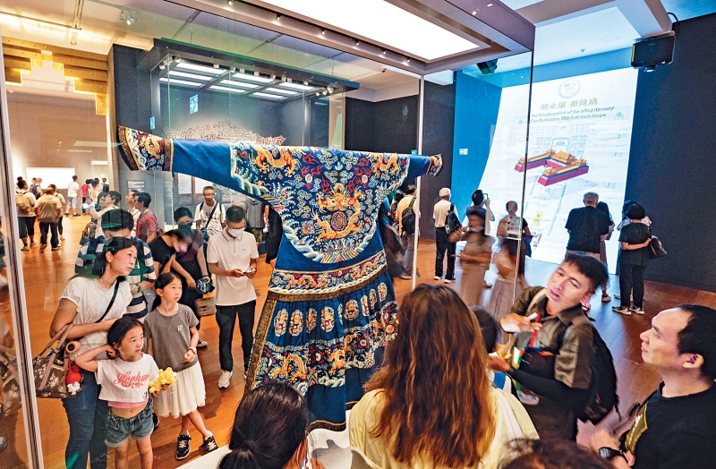 香港以成为“中外文化艺术交流中心”为目标，有专家指香港故宫文化博物馆是理想范例。