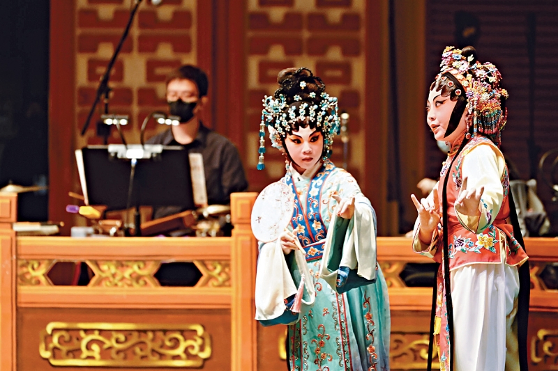 粤剧被联合国教科文组织列为“人类非物质文化遗产”。