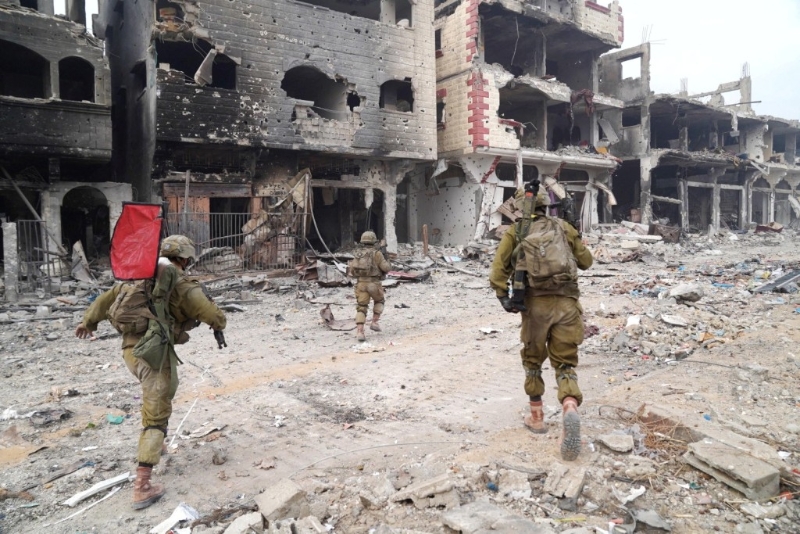 以军在加沙的军事行动或会暂停。路透社