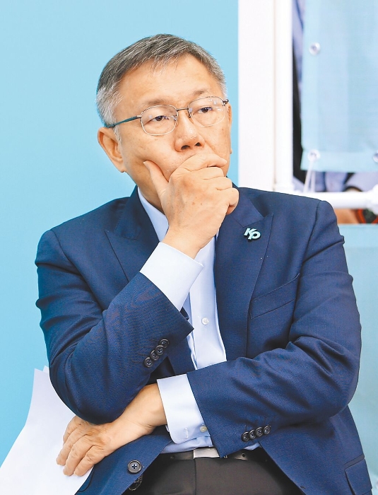 民众党2024大选参选人柯文哲22日表示,半年来的民调都显示自己的支持度比较高。 民众党2024大选参选人柯文哲22日表示,半年来的民调都显示自己的支持度比较高。