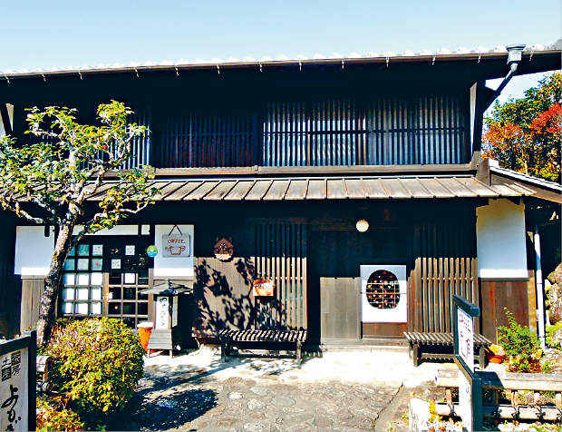 不少和风建筑物已变身成为型格咖啡茶座。