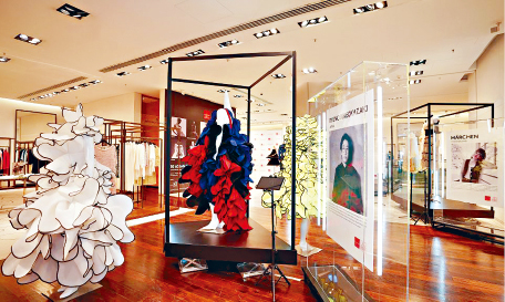 2022年于中环连卡佛举行的亚洲10大焦点设计师时装展览，今年移师西九文化区艺术家展亭举行。（图片来源：Fashion Asia Hong Kong官网）