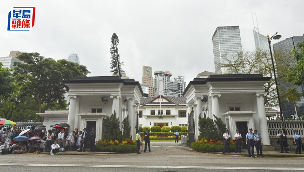 授勋典礼将于周六上午在礼宾府宴会厅举行。 授勋典礼将于周六上午在礼宾府宴会厅举行。