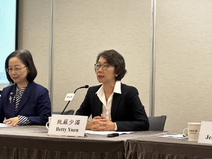 阮苏少湄引述北京官员指对香港未来发展感到乐观，并一再保证“一国两制”维持不变。
