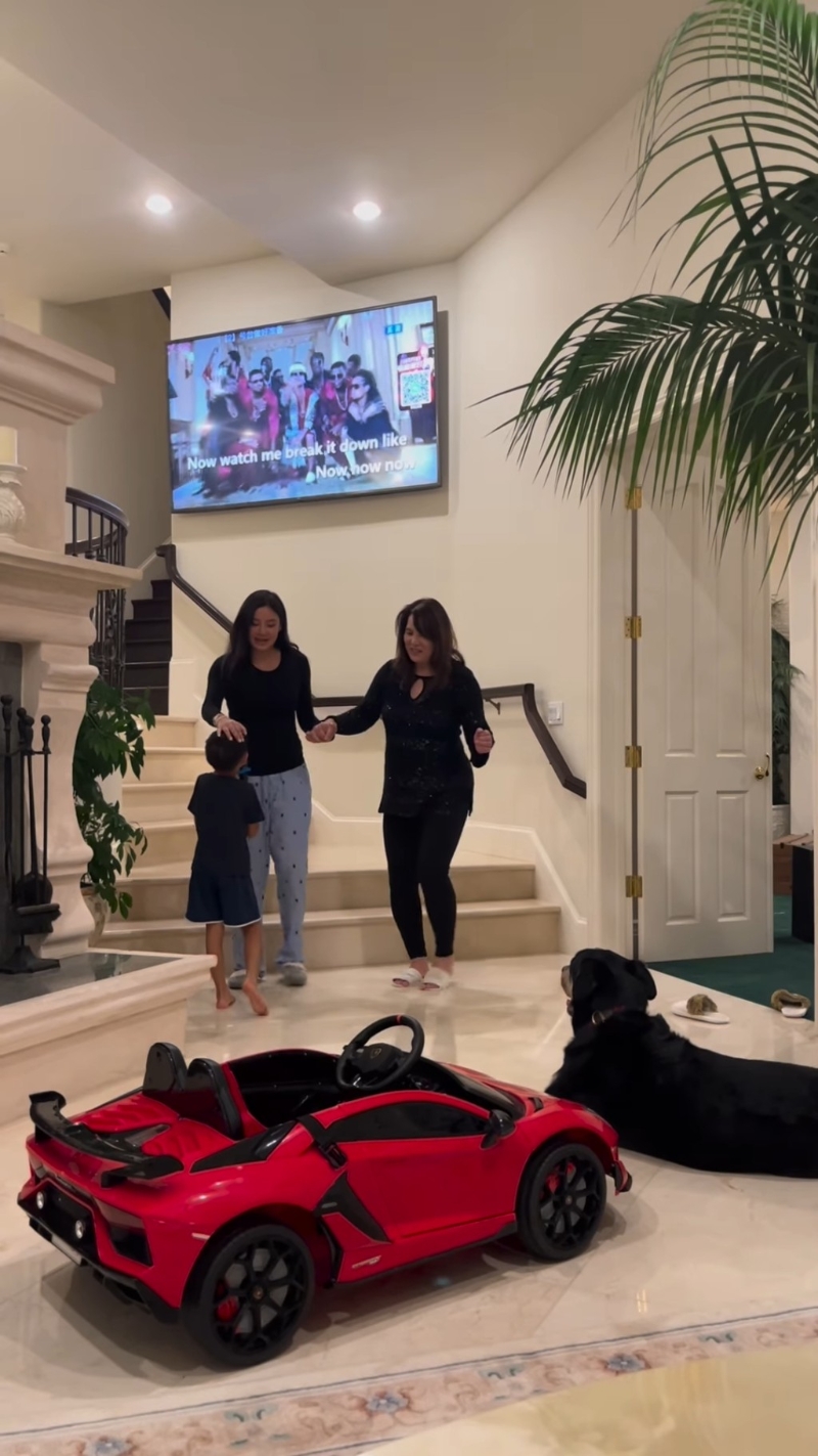 乐基儿三代同堂。