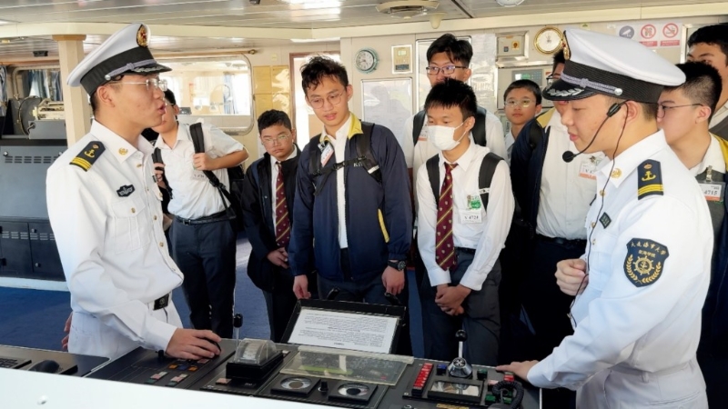 大连海事大学的“育鲲”轮--国家第一艘现代化远洋教学的专用实习船访港，举行了七日的公众参观活动。林世雄网志