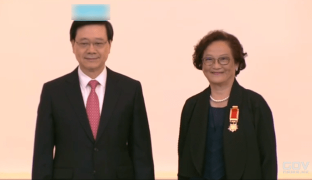 工联会荣誉会长林淑仪获颁发大紫荆勋章。
